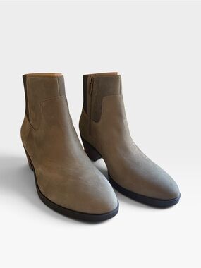 Vionic Shantelle waterproof nubuck ankle boots in a stone finish 10 Wide New